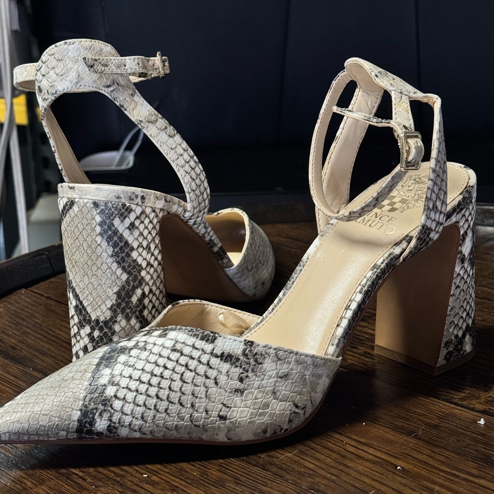 Vince Camuto Snake Print Heels: Womens 10 (NEW/ unused)